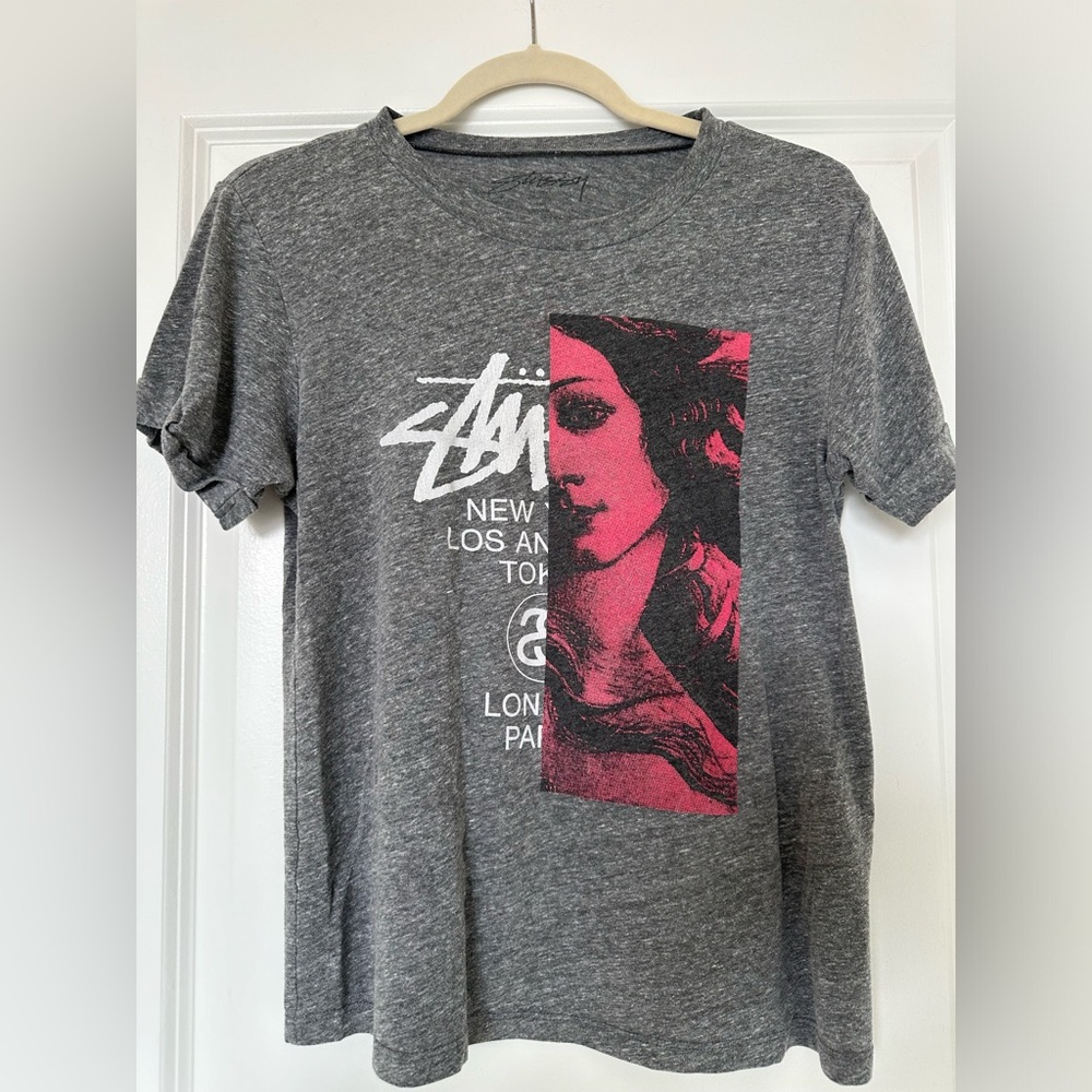 Short sleeved graphic T-shirt with Venus and world cities print